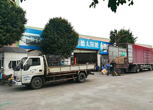 太阳能路灯装车_太阳能路灯打包_bsports太阳能