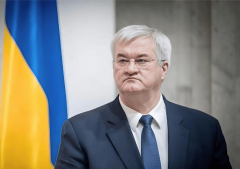 要么就是摆出一副“要钱