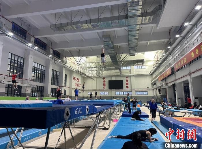 俄罗斯国家蹦床队在广西南宁开展为期12天的跨国