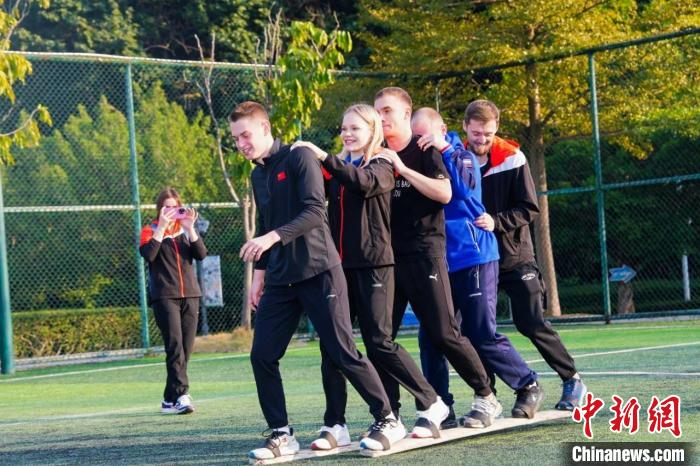 俄罗斯国家蹦床队在广西南宁开展为期12天的跨国