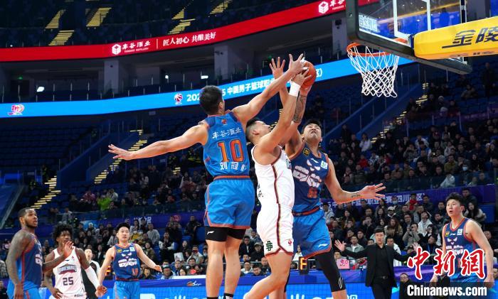 四川男篮加时险胜南京男篮 亨特砍下47分助队登