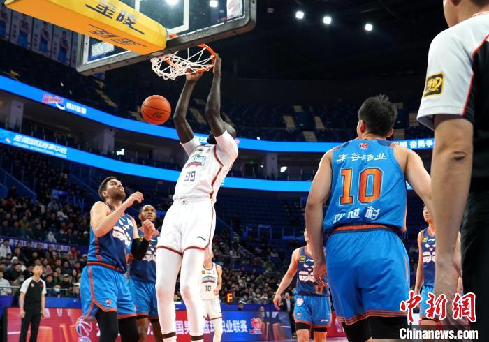 四川男篮加时险胜南京男篮 亨特砍下47分助队登