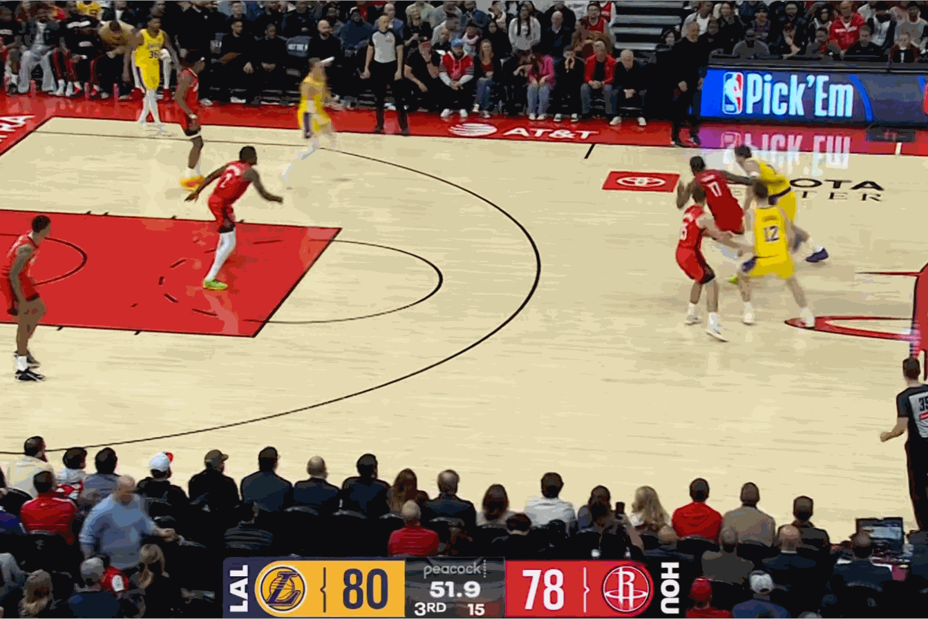 东契奇争议判罚引爆湖人火箭大战