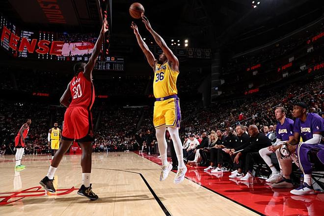 湖人100-92力克火箭 斯马特攻防双核助球队六连胜